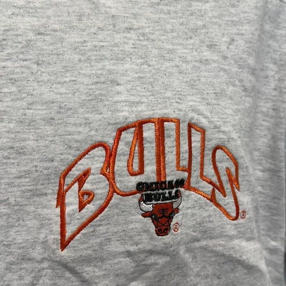 Locker Line NBA Chicago Bulls Grey Womens Crop Top Size XL - Picture 4 of 7